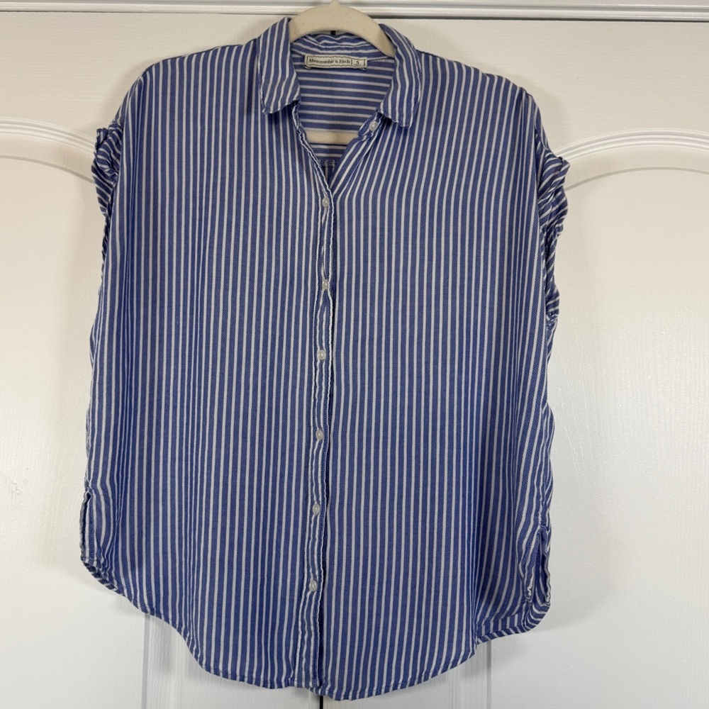 Abercrombie & Fitch Lightweight Blue White Striped Cap Sleeve Button Down Small